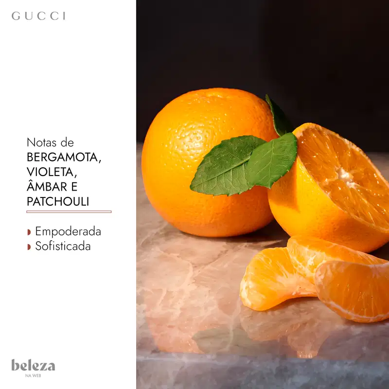 Uma laranja inteira com folhas verdes, parcialmente descascada.