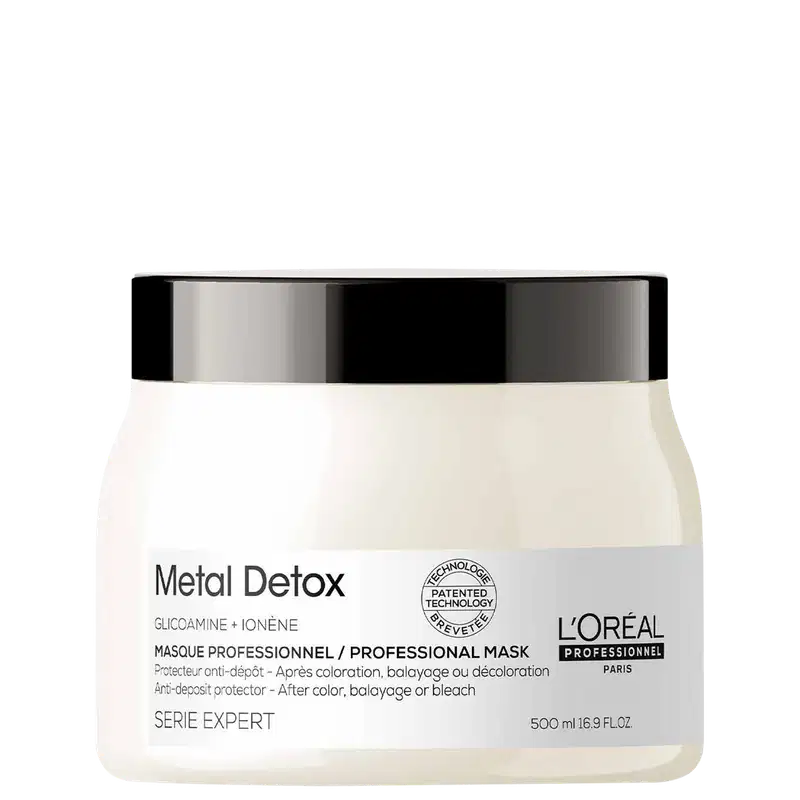 Frasco de máscara profissional L'Oréal Professionnel Metal Detox, com 500 ml, em embalagem branca e preta, com rótulos indicando a tecnologia patenteada e a função de proteção contra depósitos após coloração, descoloração ou descoloração.