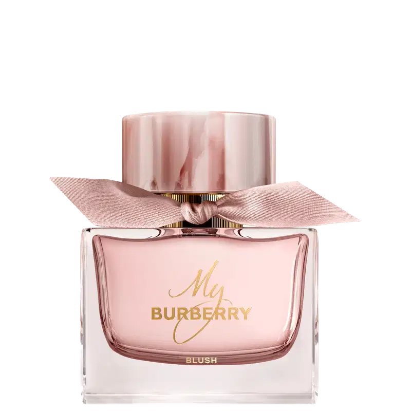 Frasco de perfume Burberry My Burberry Blush, com design elegante em tons de rosa, com laço rosa e rótulo dourado destacando o nome da fragrância.