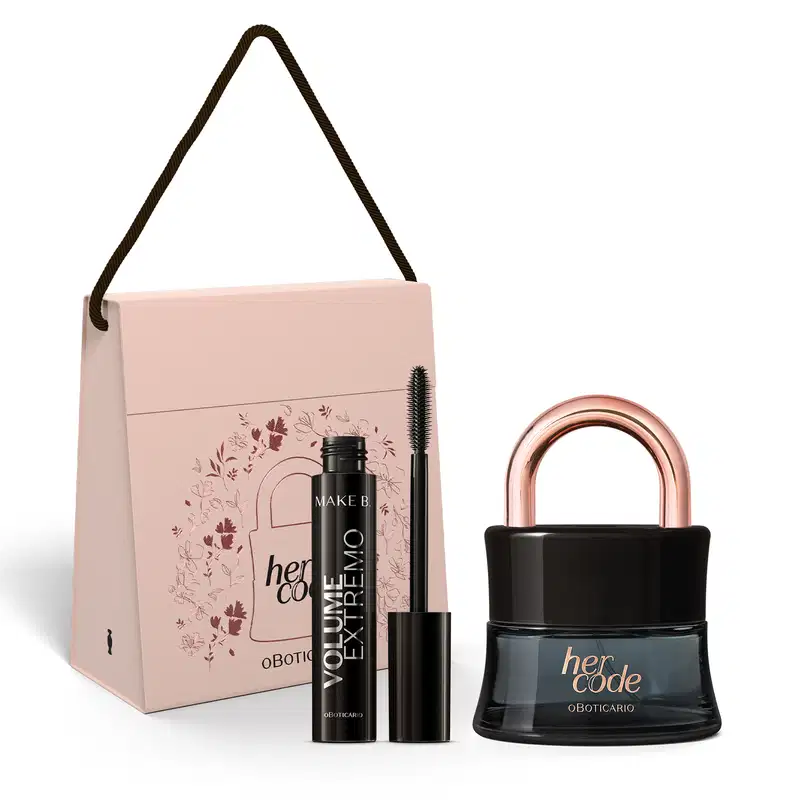 Dois itens da marca Her Code: sacola de presente rosa com ilustração em marrom e preto e vidro preto em formato de cadeado com arco e letras douradas de eau de parfum, acompanhado de uma máscara de cílios em tubo preto e prateado Make B. Volume Extremo.