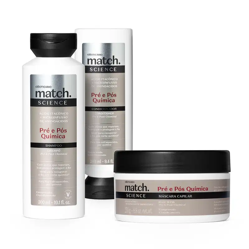 Três itens da marca Match Science Pré e Pós Química em tons de branco, preto e prata, sendo um frasco de 300ml de shampoo, outro frasco de 280ml de condicionador e um pote de 250g de máscara capilar.