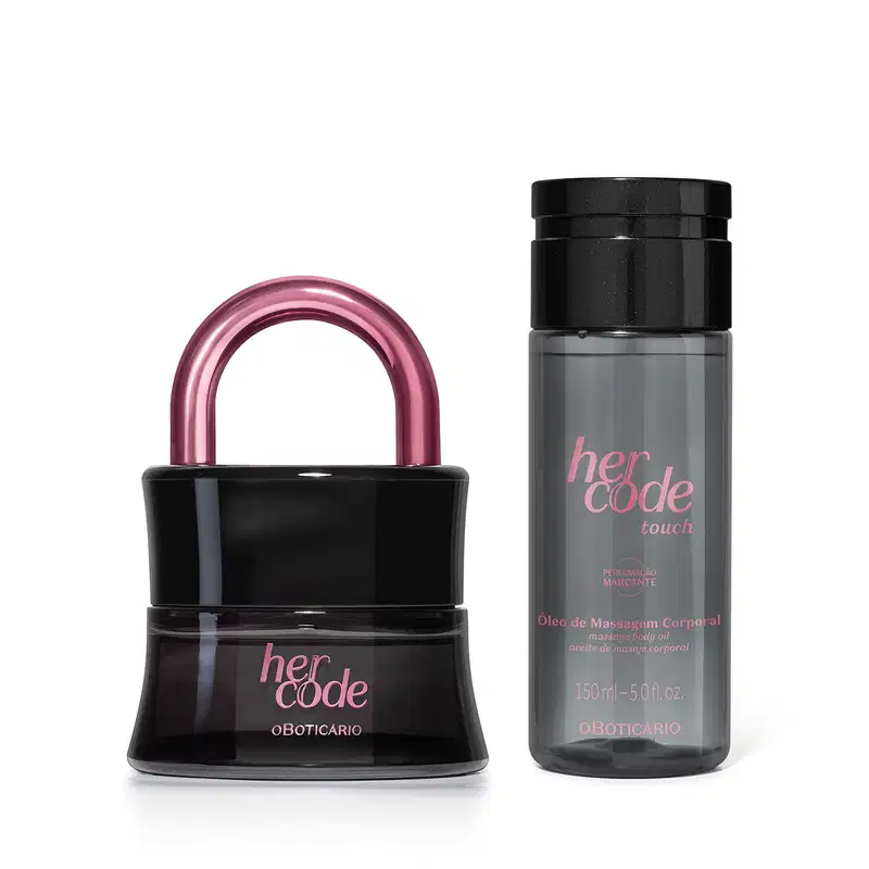 Dois itens de perfumaria da marca Her Code Touch: um frasco preto com alça rosa em formato de cadeado de desodorante colônia e um frasco cinza com rótulo rosa de óleo de massagem corporal de mesma marca.