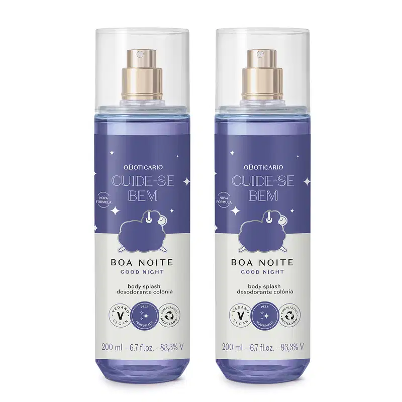 Imagem de dois frascos de body splash Cuide-se Bem Boa Noite, com rótulos em tons de roxo e branco e imagem de nuvem estilizada, com pulverizador dourado no topo. Cada um deles contém 200 ml do produto.
