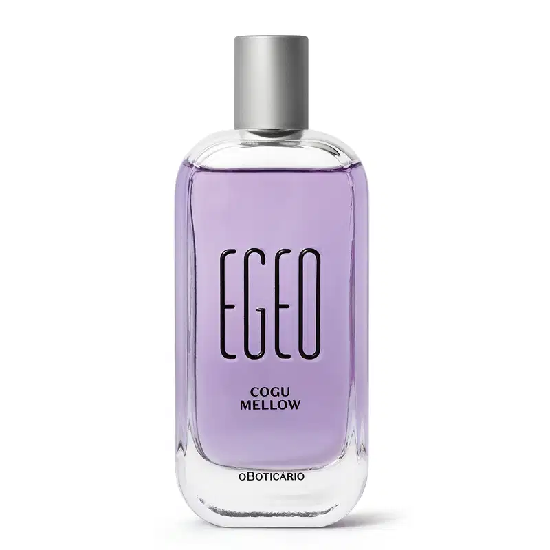 Imagem de vidro transparente com cantos arredondados, líquido azul  e letras pretas contendo 100ml de desodorante colônia da marca Egeo Cogu Mellow.