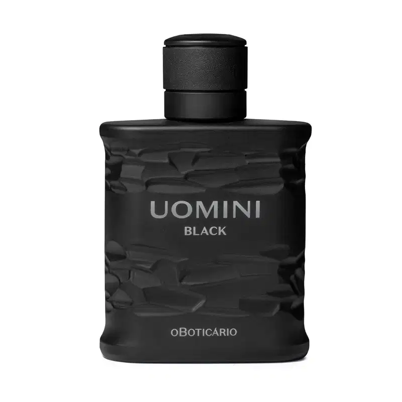 Imagem de um vidro preto com texturas, tampa também preta e letras cinza de desodorante colônia Uomini Black contendo 100ml da fragrância.