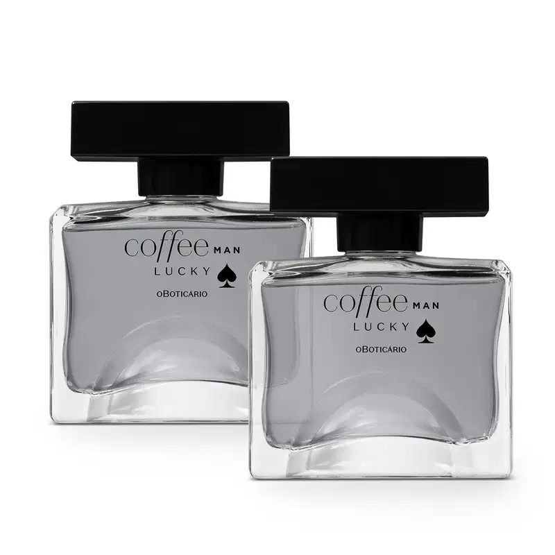 Imagem de dois vidros quadrados e transparentes com líquido cinza, tampas e letras na cor preta. Cada recipiente contém 100ml de desodorante colônia Coffee Man Lucky.