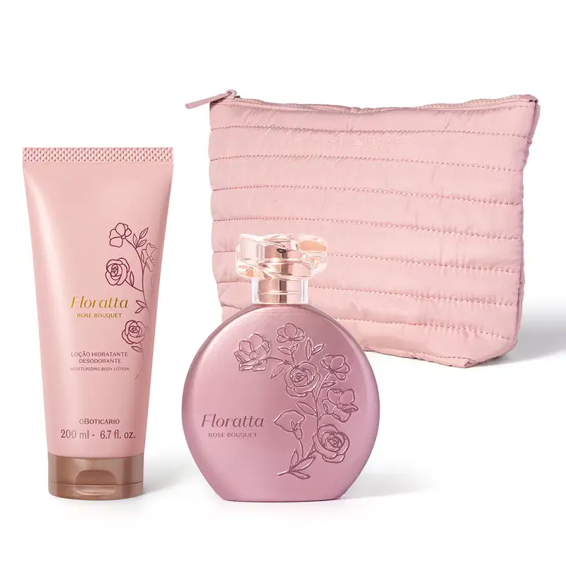 Itens de perfumaria Floratta Rose Bouquet, incluindo frasco desodorante colônia arredondado rosa elementos florais em alto relevo e bisnaga de loção hidratante desodorante rosa clara com tampa dourada. Acompanha um nécessaire acolchoado rosa claro.