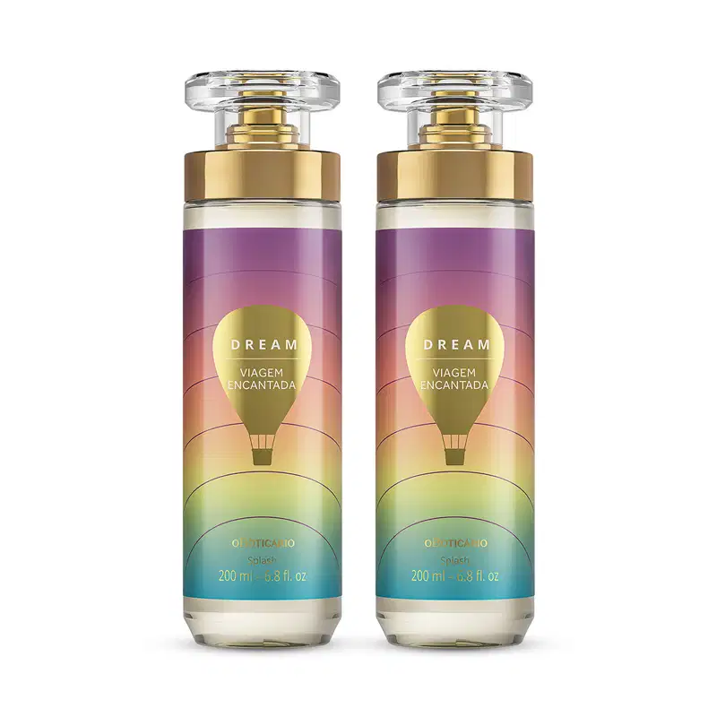 Imagem de dois frascos de body splash da linha Dream Viagem Encantada. A embalagem é de vidro com tampa transparente e válvula spray dourada. O rótulo é colorido, em tons de roxo, rosa e azul, e traz um balão ilustrando. O recipiente conta com 200ml.