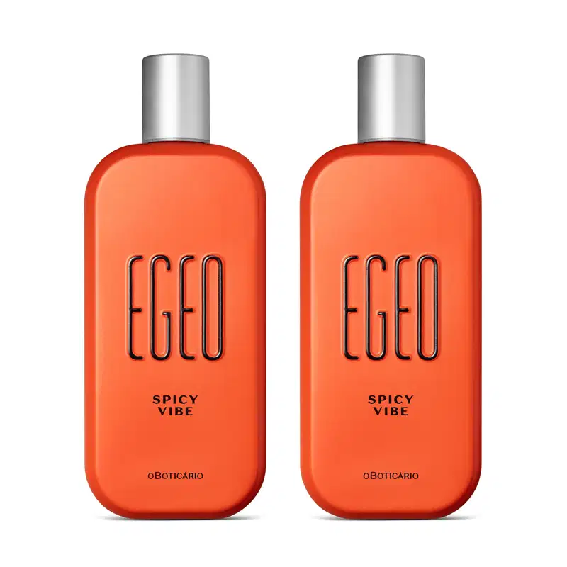 Imagem de dois vidros de desodorante colônia Egeo Spicy Vibe, em embalagem laranja com cantos arredondados, tampa prateada e rótulo em letras pretas. Cada recipiente traz 90ml da fragrância.