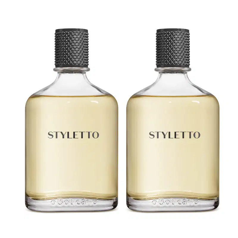 Imagem de dois vidros de desodorante colônia Styletto com embalagem transparente, líquido bege e tampa preta metálica. Cada recipiente traz 100ml de produto.