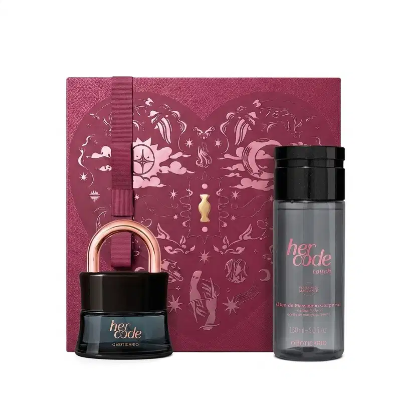 Conjunto de produtos Her Code, incluindo um frasco de perfume preto e um frasco de óleo de massagem corporal em embalagem rosa com ilustrações decorativas.