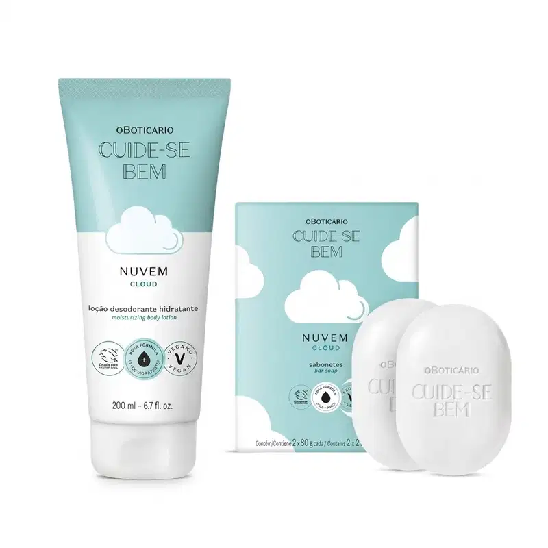 Conjunto de produtos de corpo e banho da marca Cuide-se Bem Nuvem, incluindo um frasco de loção hidratante corporal nas cores azul e branca, além de dois sabonetes em barra brancos com caixa azul clara e desenhos de nuvens.
