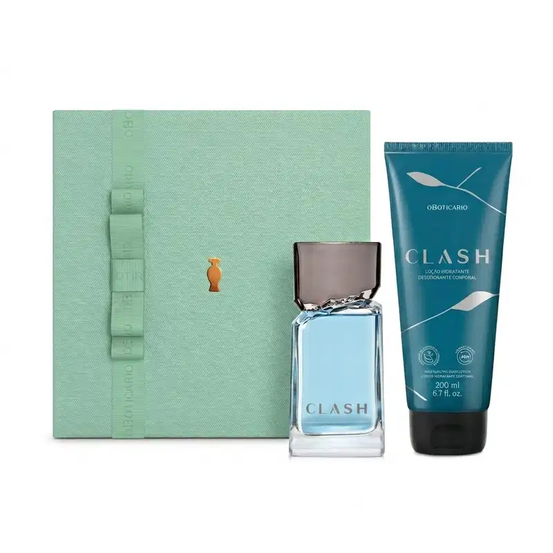 Caixa de presente verde-clara com fita no mesmo tom e o Boticário em dourado. Ao lado, vemos um frasco de vidro transparente com líquido azul-claro da fragrância "CLASH" e tubo de hidratante desodorante corporal na cor azul-escuro da mesma linha Clash.