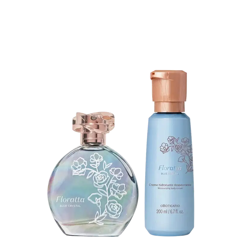 Conjunto Floratta Blue Crystal com perfume em frasco de vidro iridescente com tampa rose gold e creme hidratante desodorante em frasco azul claro de 200ml, ambos com detalhes florais brancos.
