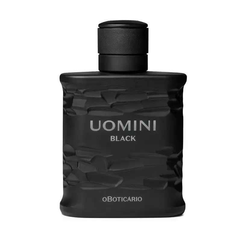 Frasco retangular preto com texturas onduladas, tampa preta e letras cinzas, contendo 100ml de desodorante colônia da marca Uomini Black.

