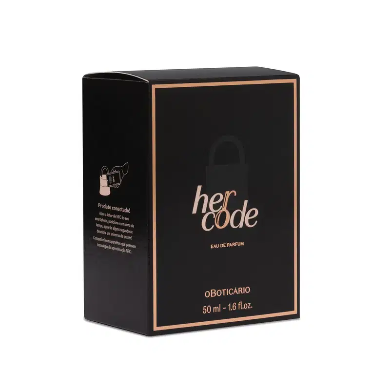 Caixa preta com letras e detalhes na cor dourada contendo um vidro de Eau de Parfum Her Code de 50ml.