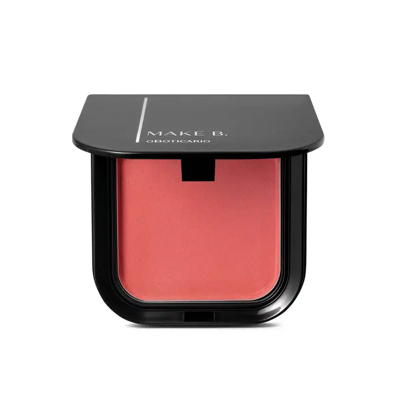 Blush em pó mate Luminoso Berry Make B. na cor rosa intenso em estojo quadrado preto de cantos arredondados e o nome da marca gravado na tampa em letras brancas.