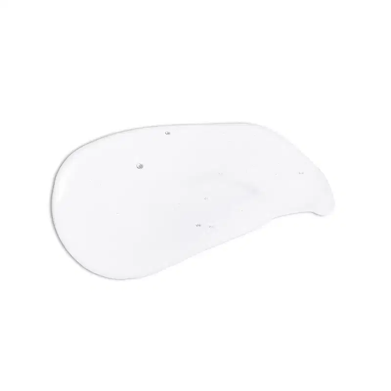 Textura branca e gelatinosa de shampoo suave da marca Boti Baby com aparência fluída e brilhante, espalhada em superfície branca.