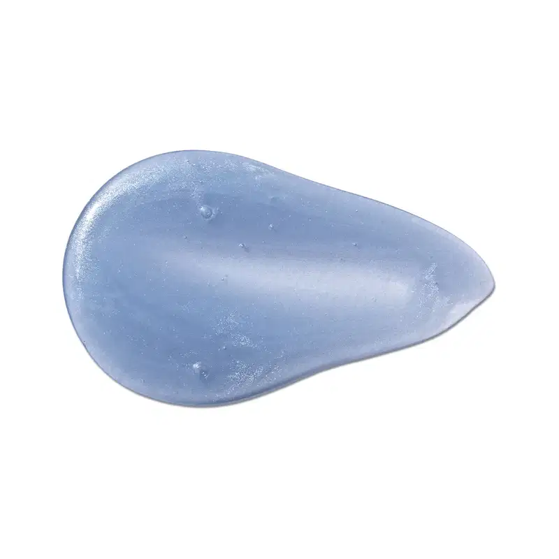 Imagem da textura brilhante e translucida do shampoo infantil para cabelos lisos Dr. Botica, de cor azul e aspecto gelatinoso em superfície lisa.