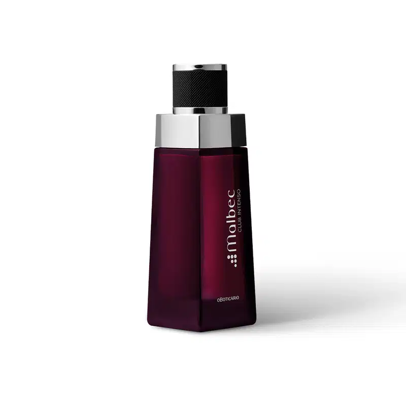 Elegante vidro na cor vinho em formato geométrico com detalhe prateado e tampa preta contendo desodorante colônia da marca Malbec.