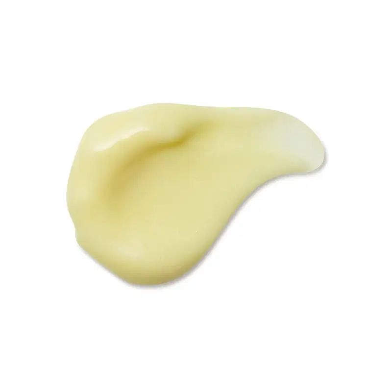 Imagem da textura cremosa e brilhante de loção hidratante corporal Cuide-se Bem Banana em tons de amarelo claro, com superfície lisa e uniforme.