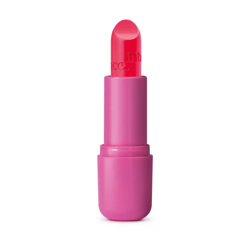 Batom do Arraso Eu Sou Mais  Eu na cor rosa da marca Intense em embalagem na cor roxa.