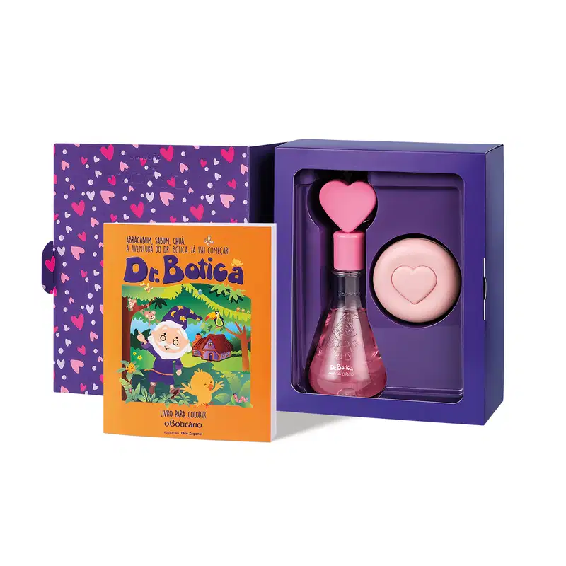 Caixa de presente roxa com corações rosa e brancos, contendo um item de perfumaria infantil em frasco rosa em formato becker com tampa de coração, acompanhado de um sabonete em barra redondo e livro infantil com ilustrações coloridas da marca Dr. Botica.