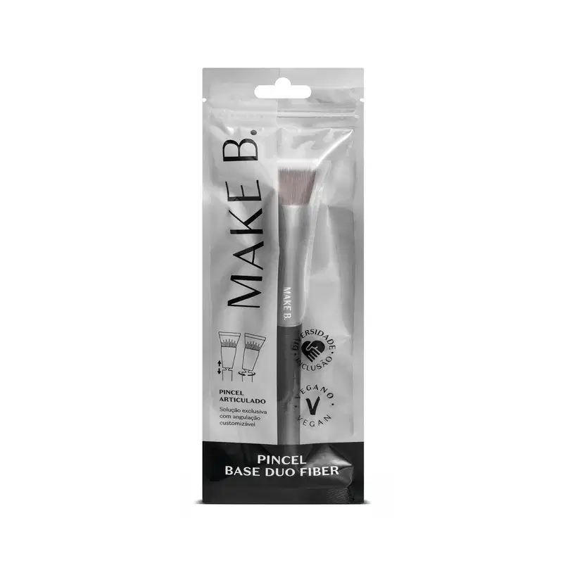 O produto é um pincel de maquiagem articulado da marca Make B. Vem embalado em uma embalagem plástica cinza e preta. O pincel tem uma base duo fiber e um cabo preto.