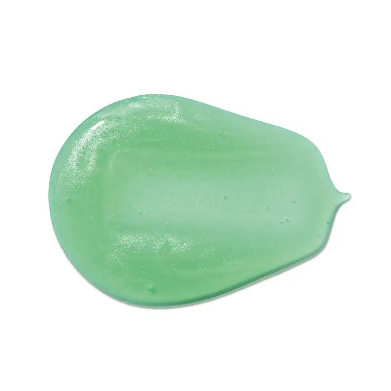 Imagem da textura verde-clara, brilhante e gelatinosa, com superfície lisa e uniforme do shampoo infantil para cabelos crespos Dr. Botica.