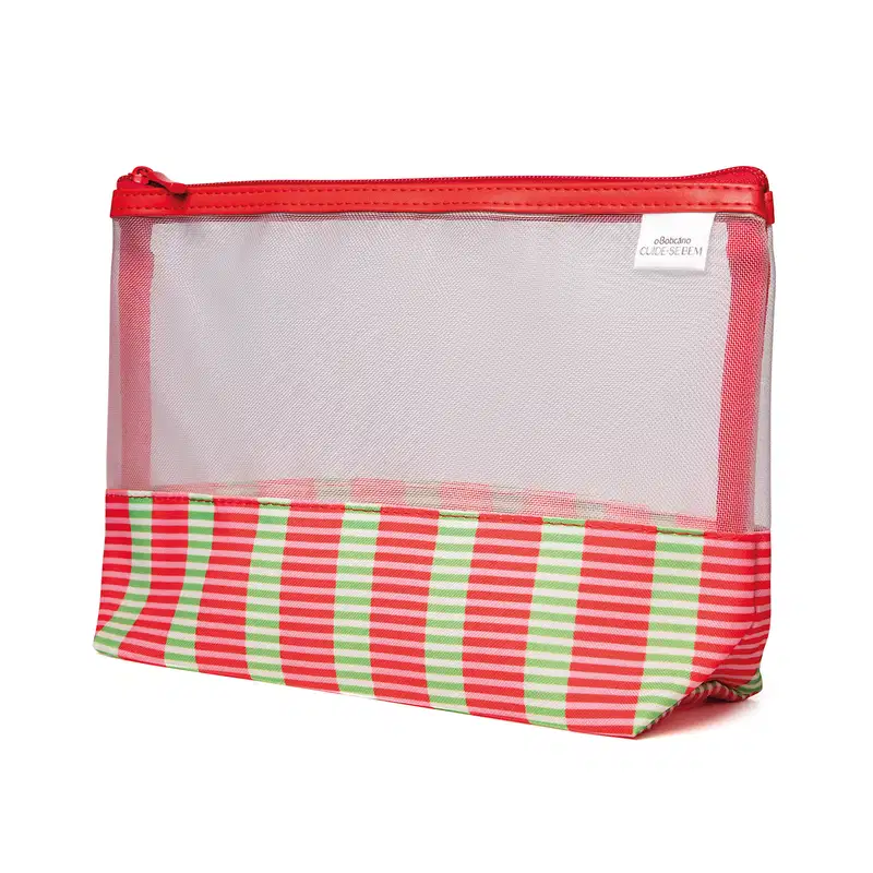 Nécessaire Cuide-se Bem Feira com a parte superior transparente, de telinha branca, e parte inferior listrada de rosa e branco. Possui zíper para fechamento e etiqueta com a marca O Boticário Cuide-se Bem.
