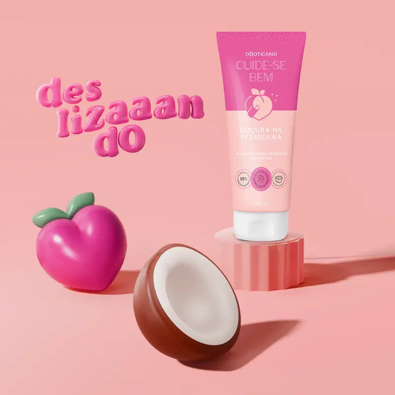 Ilustração de meio coco marrom com polpa branca e um pêssego rosa sobre fundo rosa com texto "Des lizaan do" e outras informações sobre cheirinho inspirado no sucesso Pessegura, para usar antes, durante e depois da depilação e pele lisinha por 5 dias.