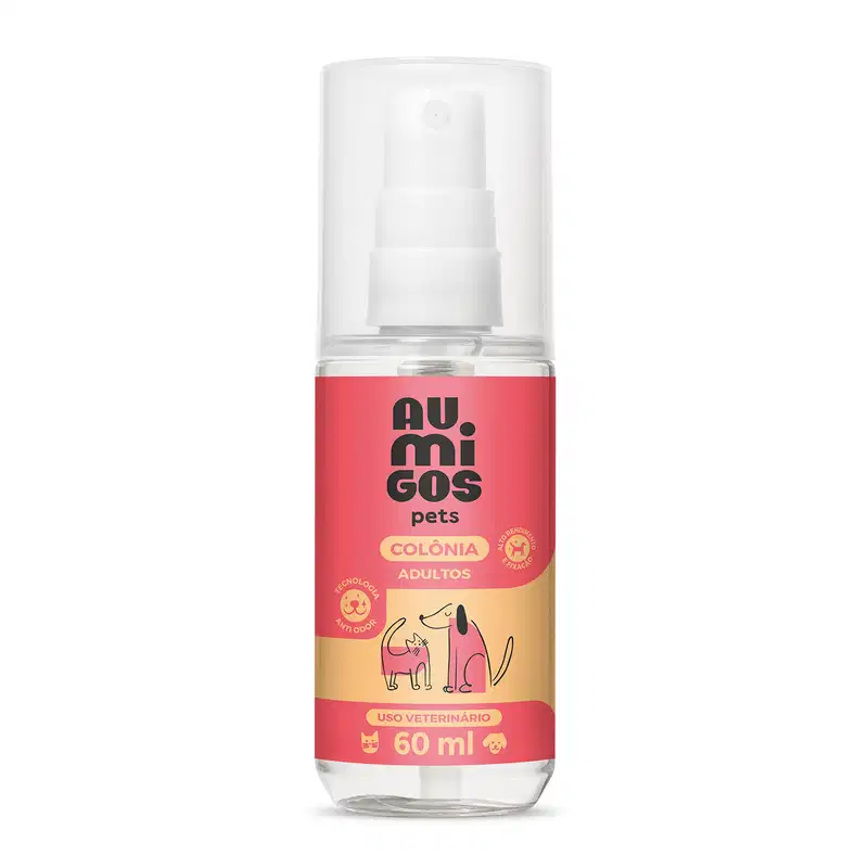 Frasco transparente com líquido claro, válvula spray branca, tampa transparente e rótulo laranja e rosa com ilustrações de um gato e de um cachorro contendo 60ml de colônia adultos da marca Au.Migos Pets.