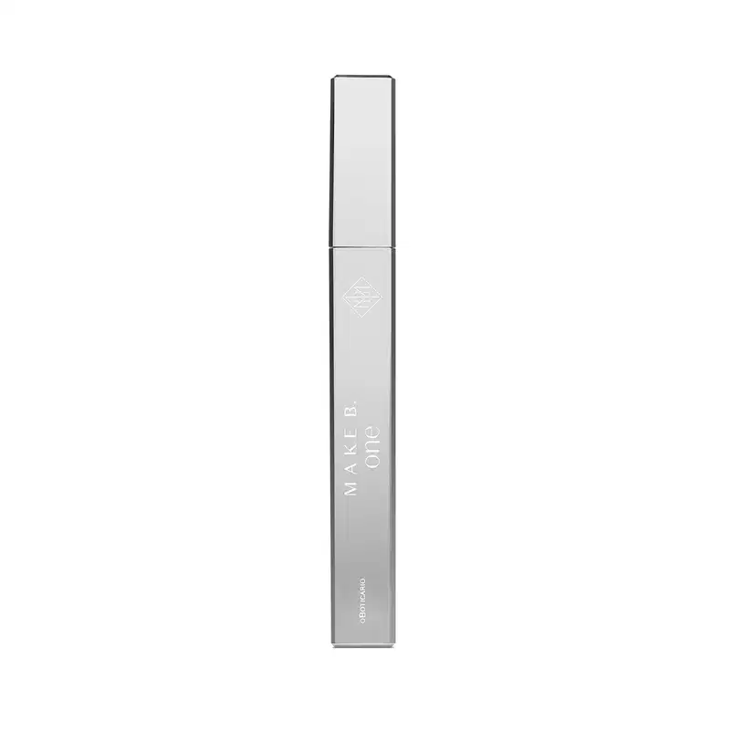 Batom líquido da marca Make B. One Velvet Sublime em embalagem prateada com o nome da marca gravada no item.