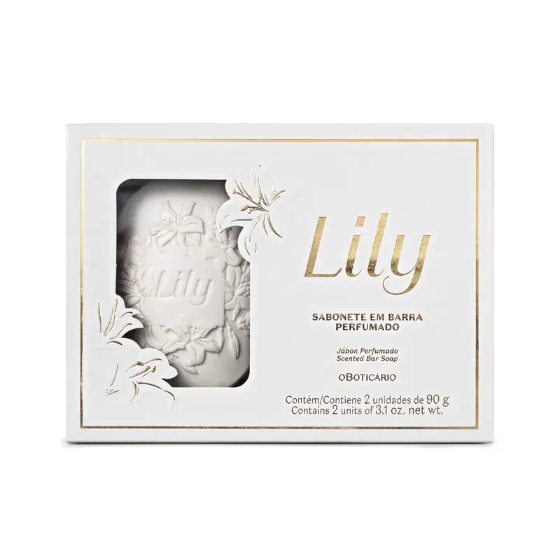 Conjunto de sabonetes em barra perfumados Lily. Rótulo com o nome "Lily" em letras douradas e descrição do produto. Imagem em relevo de um sabonete com detalhes florais esculpidos. Cores predominantes são branco, dourado e cinza claro.