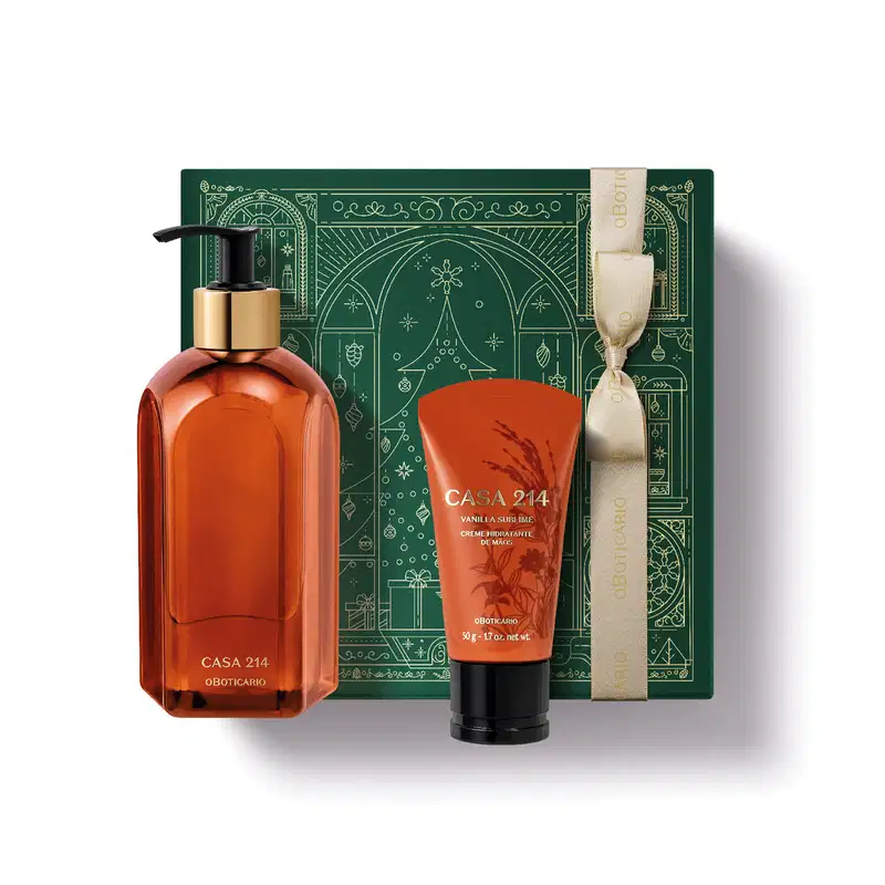 Caixa verde com detalhes dourados e dois itens da marca Casa 214 Vanilla Sublime, sendo uma bisnaga laranja com letras douradas e tampa preta de creme hidratante de mãos e um vidro laranja com bomba dosadora preta de sabonete líquido.