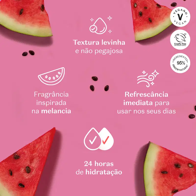 Pedaços triangulares de melancia em fundo rosa com letras branas informando as características do produto.