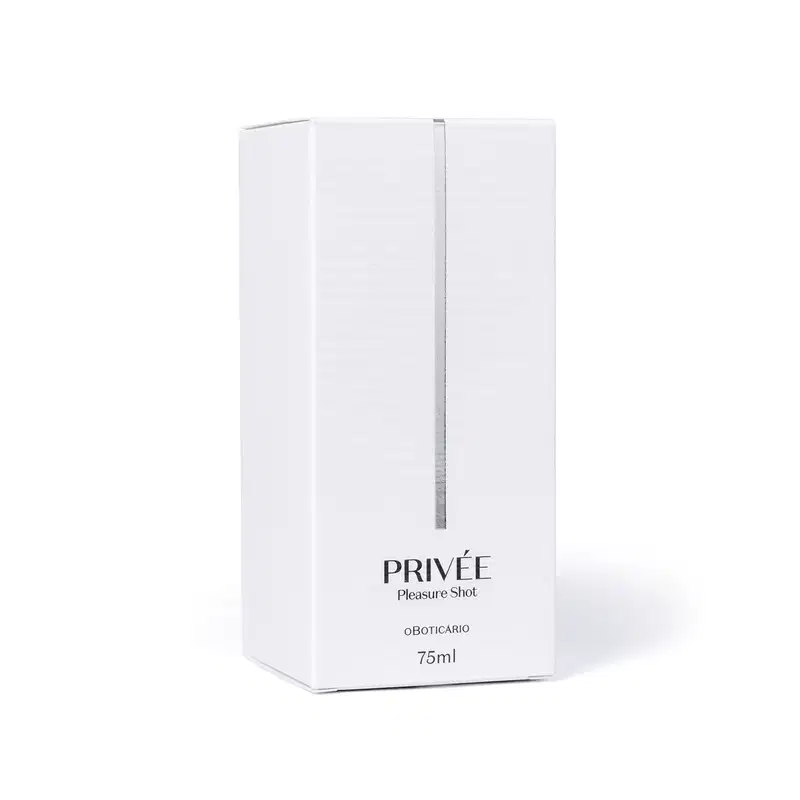 Caixa branca com faixa cinza e letras pretas contendo um vidro de 75ml de Eau de Parfum Privée Pleasure Shot.