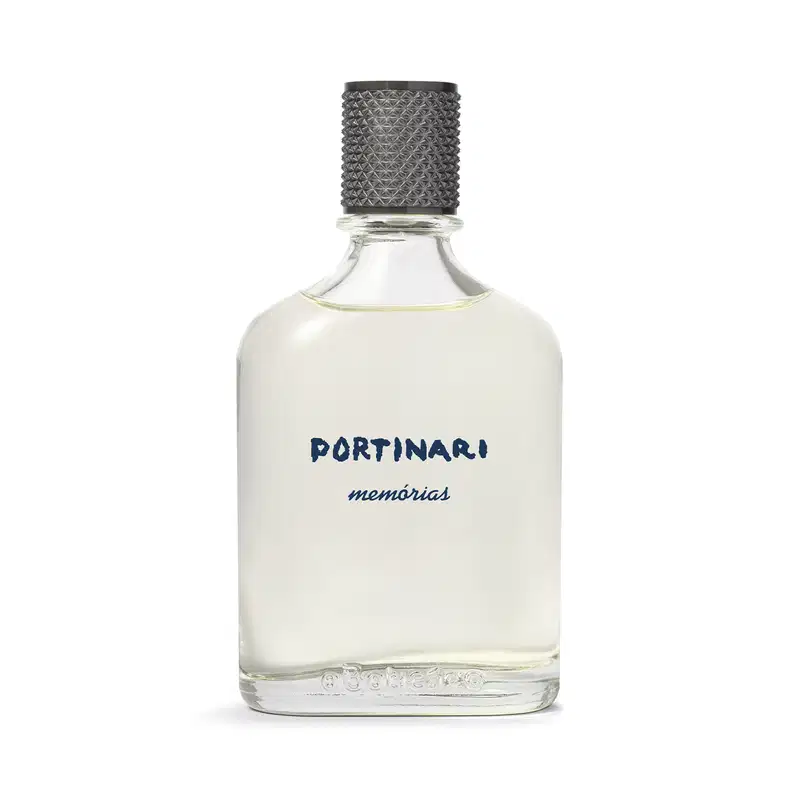 Frasco de vidro transparente com a marca Portinari Memórias gravado em azul escuro, com tampa preta texturizada em formato geométrico.
