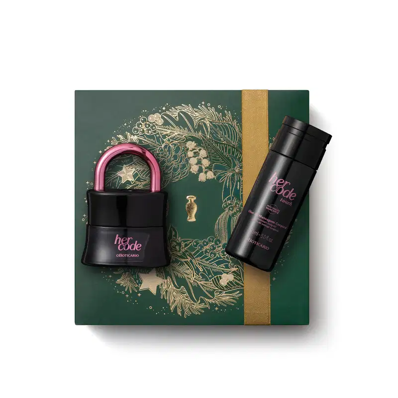 Imagem do Kit Presente Natal Her Code Touch com um vidro preto em formato de cadeado de desodorante colônia e um frasco preto de óleo de massagem corporal sobre uma caixa verde presenteável com estampa natalina.