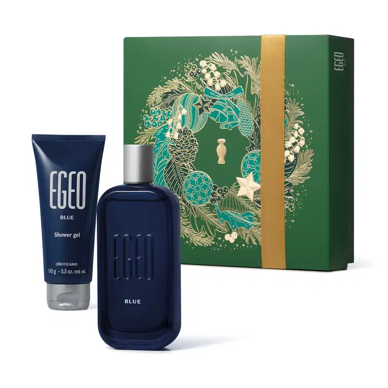 Imagem do Kit Presente Natal Egeo Blue com um vidro azul-marinho de cantos arredondados e tampa prateada de desodorante colônia, uma bisnaga azul-marinho e prata de shower gel e uma caixa verde presenteável com estampa natalina.