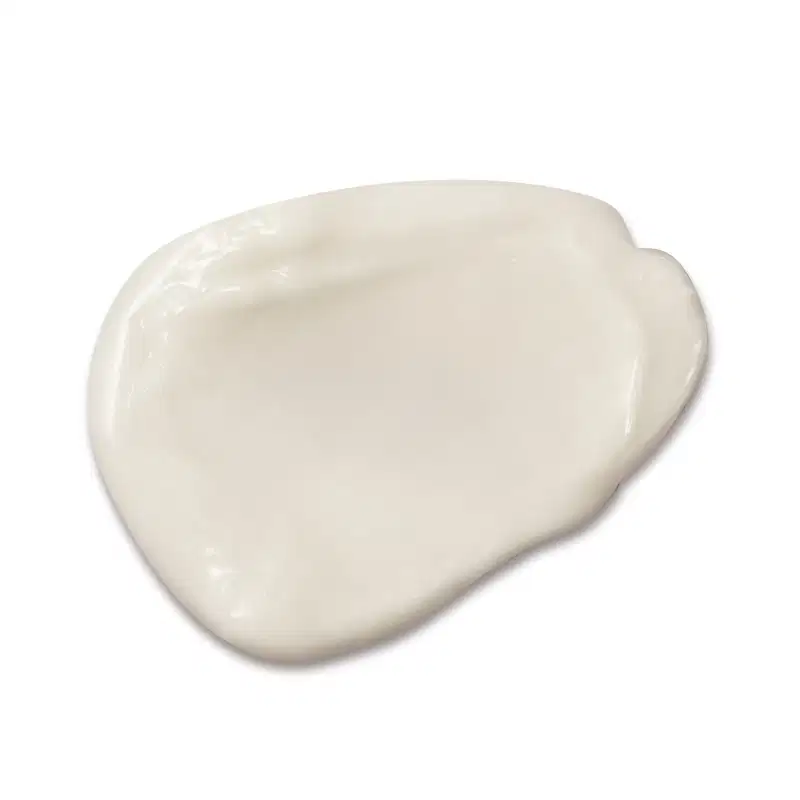 Imagem da textura cremosa e brilhante de um creme hidratante corporal da marca Floratta Red Passion, com superfície lisa e uniforme, em tons de branco perolado.