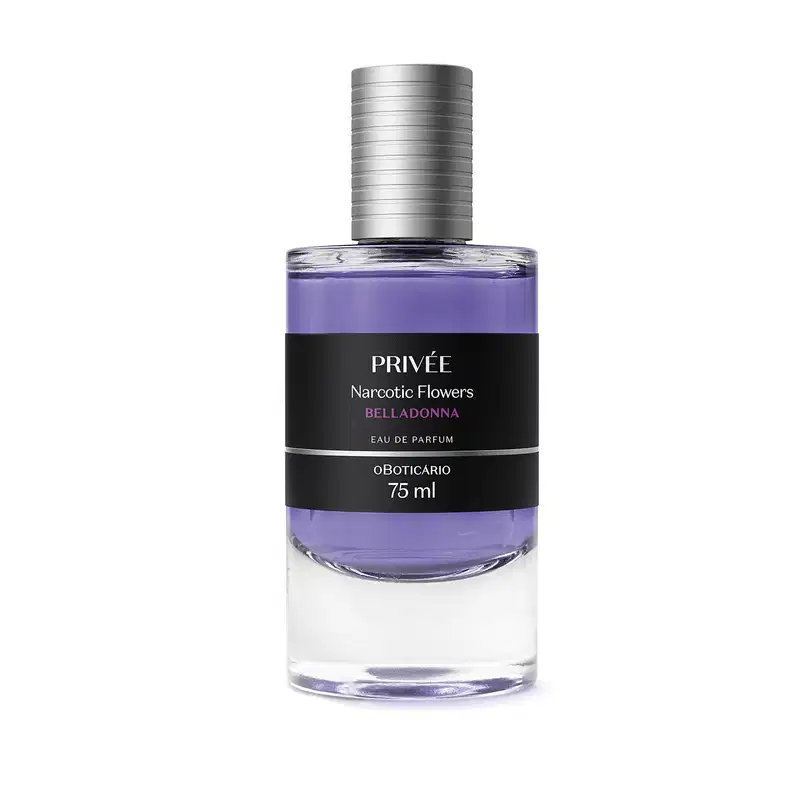 Frasco transparente com líquido azul de Eau de Parfum Privée Narcotic Flowers Belladonna, com rótulo preto e letras branca, contendo 75ml da fragrância.