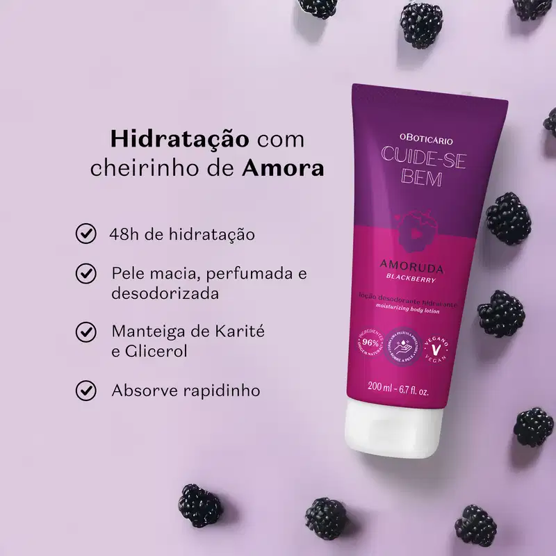 Embalagem roxa com ilustração de amoras de loção hidratante corporal Cuide-se Bem Amora sobre fundo lilás claro, cercada por amoras pretas frescas e texto em preto informando os benefícios do produto.