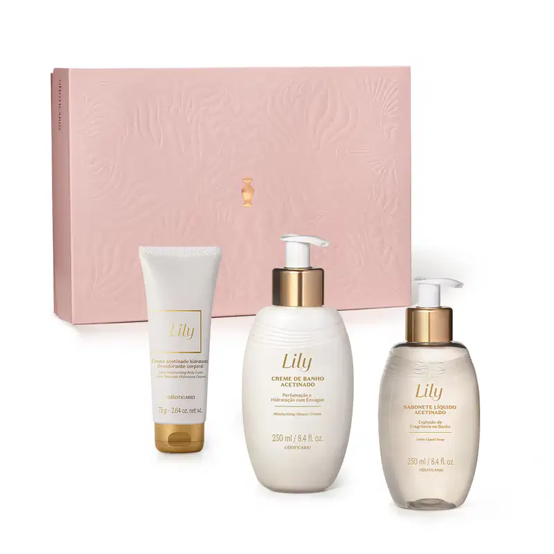 Caixa rosa com detalhe dourado e três produtos de cuidados corporais da marca Lily: bisnaga de creme acetinado corporal, frasco de creme de banho acetinado e outro frasco de sabonete líquido, todos em tons de dourado e branco.