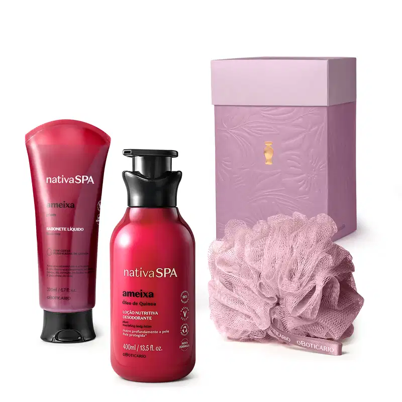 Caixa roxa com detalhe dourado, esponja de banho roxa e dois produtos Nativa SPA Ameixa, sendo uma bisnaga de sabonete líquido corporal e um frasco de loção nutritiva desodorante, ambos em embalagem rosa vibrante com tampa preta.