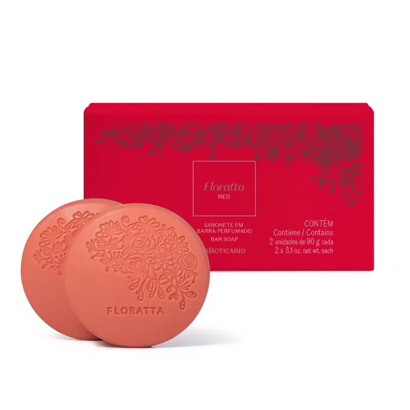 Imagem de dois sabonetes rosa Floratta Red com o nome da marca e florais gravados no produto, acompanhados de sua caixa na cor vermelha com florais vinho e letras amarelas.