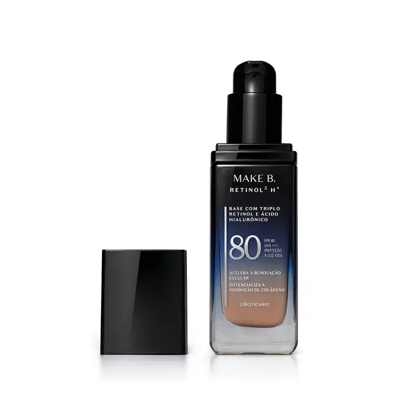 Frasco de vidro retangular aberto em degradê de preto para o azul base líquida da marca Make B.  Retinol 3 H+, na parte inferior se vê o tom bege da base. O rótulo contém texto escrito em branco, com destaque para o FPS 80. Tampa preta ao lado do frasco
