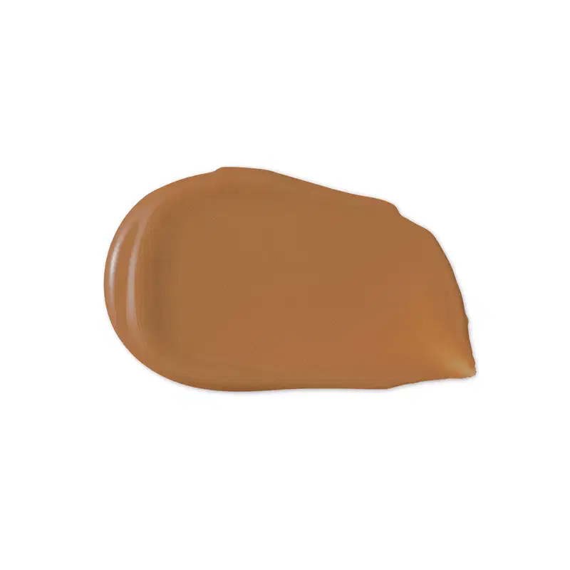 O produto de beleza apresenta uma textura cremosa e brilhante, com uma coloração marrom dourada uniforme. Sua aparência sugere uma consistência suave e aveludada, típica de produtos de maquiagem de alta qualidade.