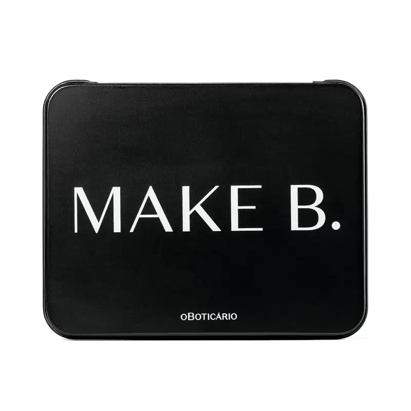 A imagem mostra a tampa da paleta multifuncional. Ela é toda preta e tem escrito "MAKE B." em letras grandes e brancas.