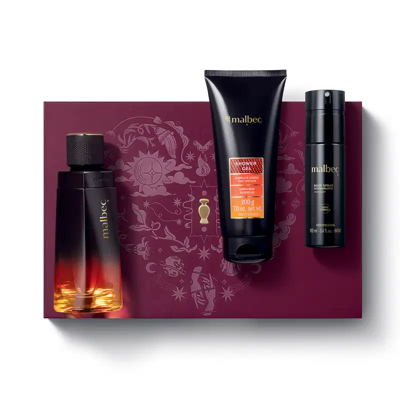 Caixa vinho com ilustrações em relevo, contendo item de perfumaria Malbec X, sendo um frasco de vidro com degradê de cores quentes, acompanhado de frasco de body spray e bisnaga de gel de banho da mesma marca, ambos na cor preta.